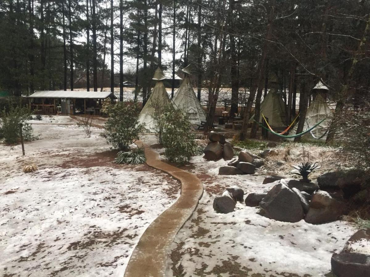 מלון אונדרברג Nguni Moon Tepee Camp מראה חיצוני תמונה